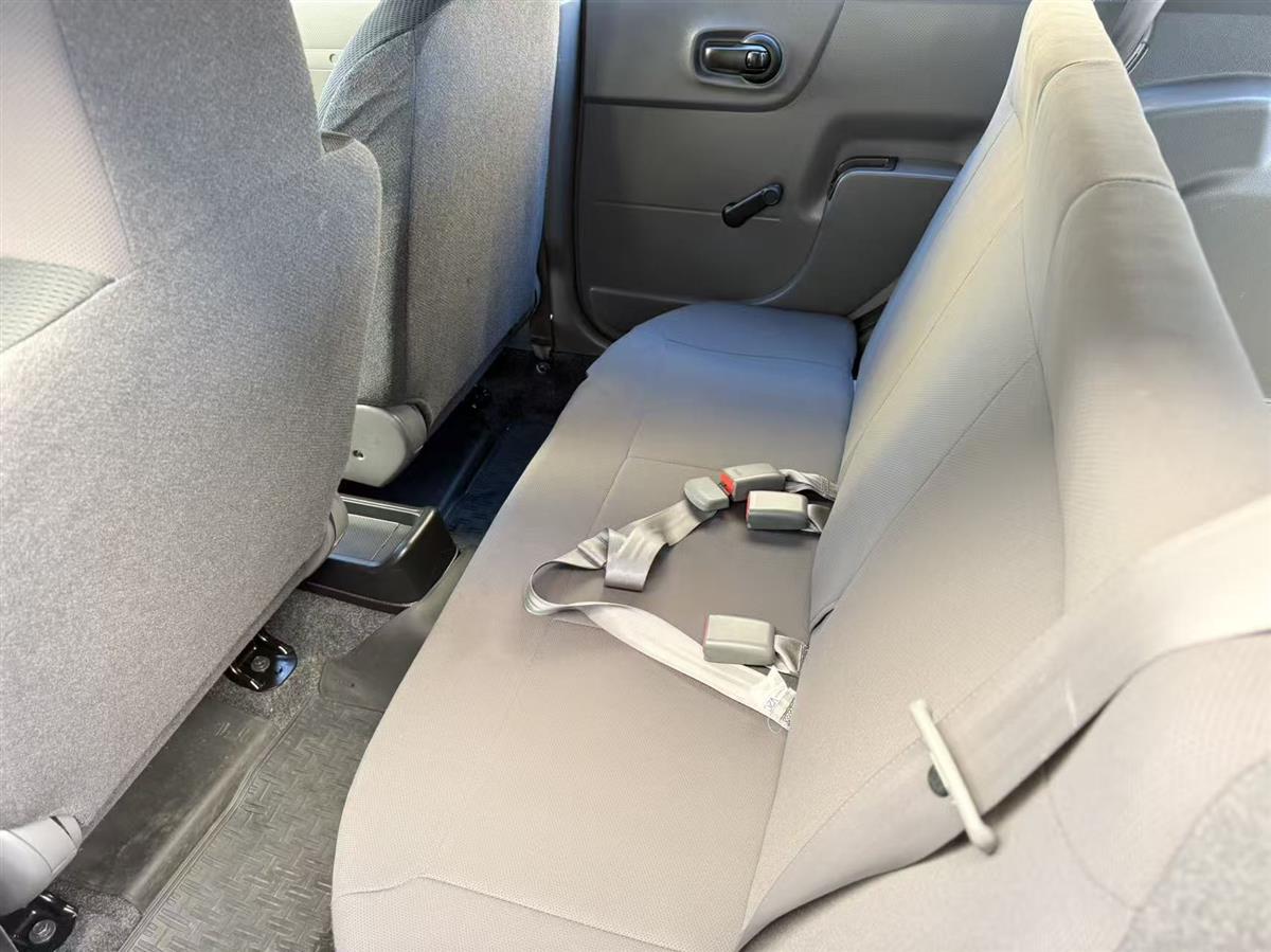 2021 Nissan AD thumbnail