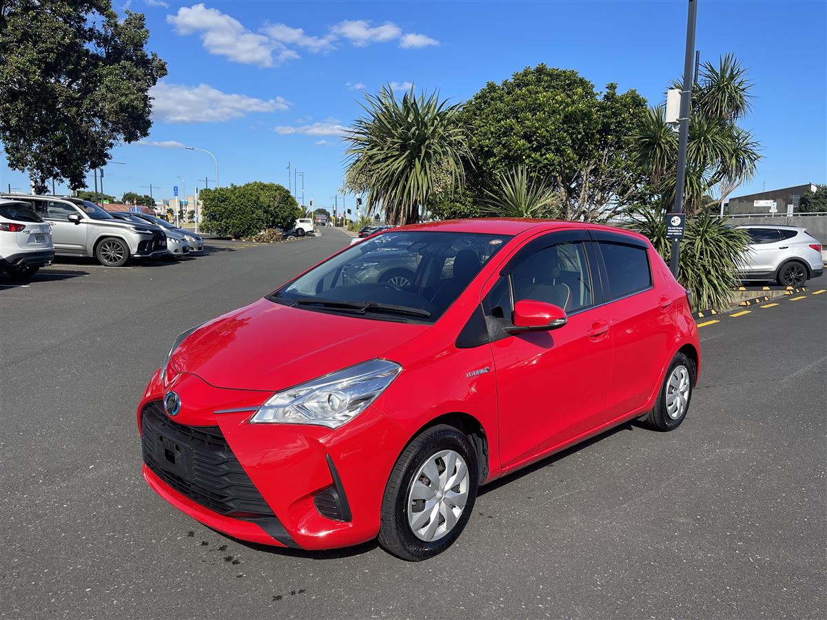 2017 Toyota Vitz thumbnail