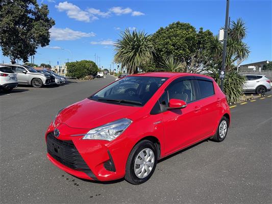 2017 Toyota Vitz thumbnail