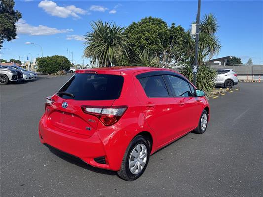 2017 Toyota Vitz thumbnail