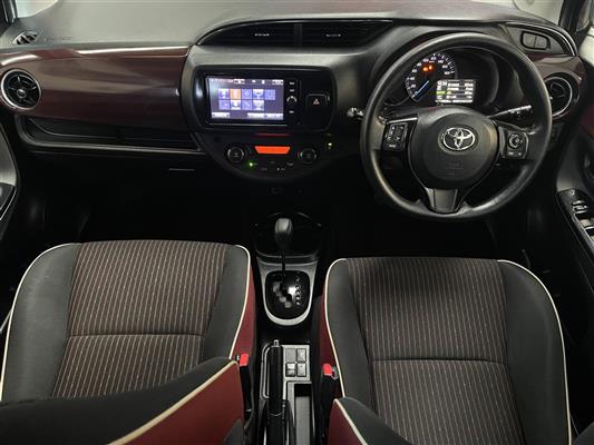 2017 Toyota Vitz thumbnail