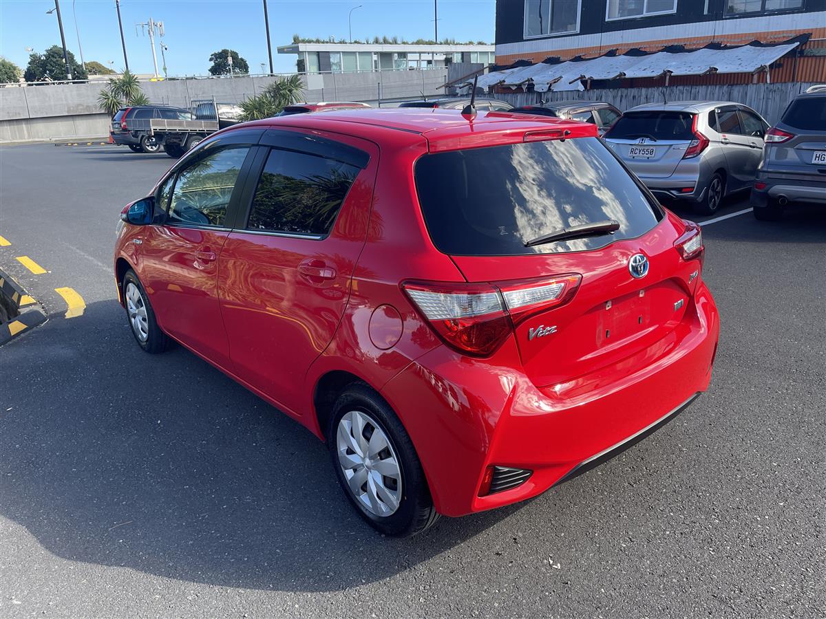 2017 Toyota Vitz thumbnail