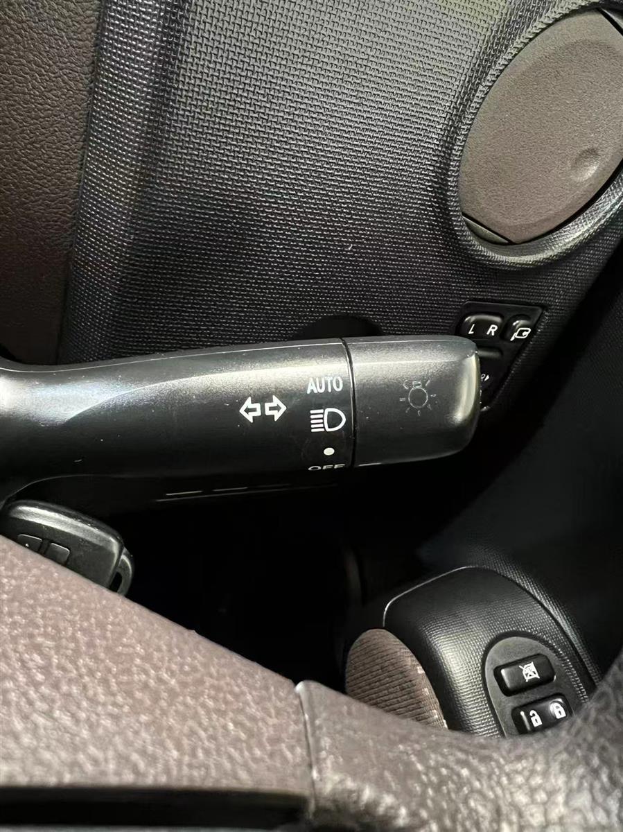 2013 Toyota Spade thumbnail