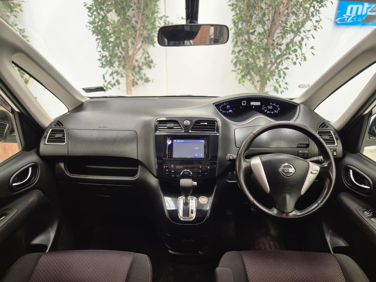 2013 Nissan Serena thumbnail