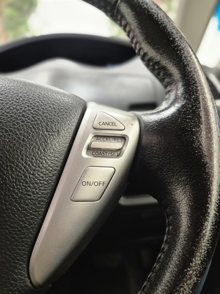 2013 Nissan Serena thumbnail