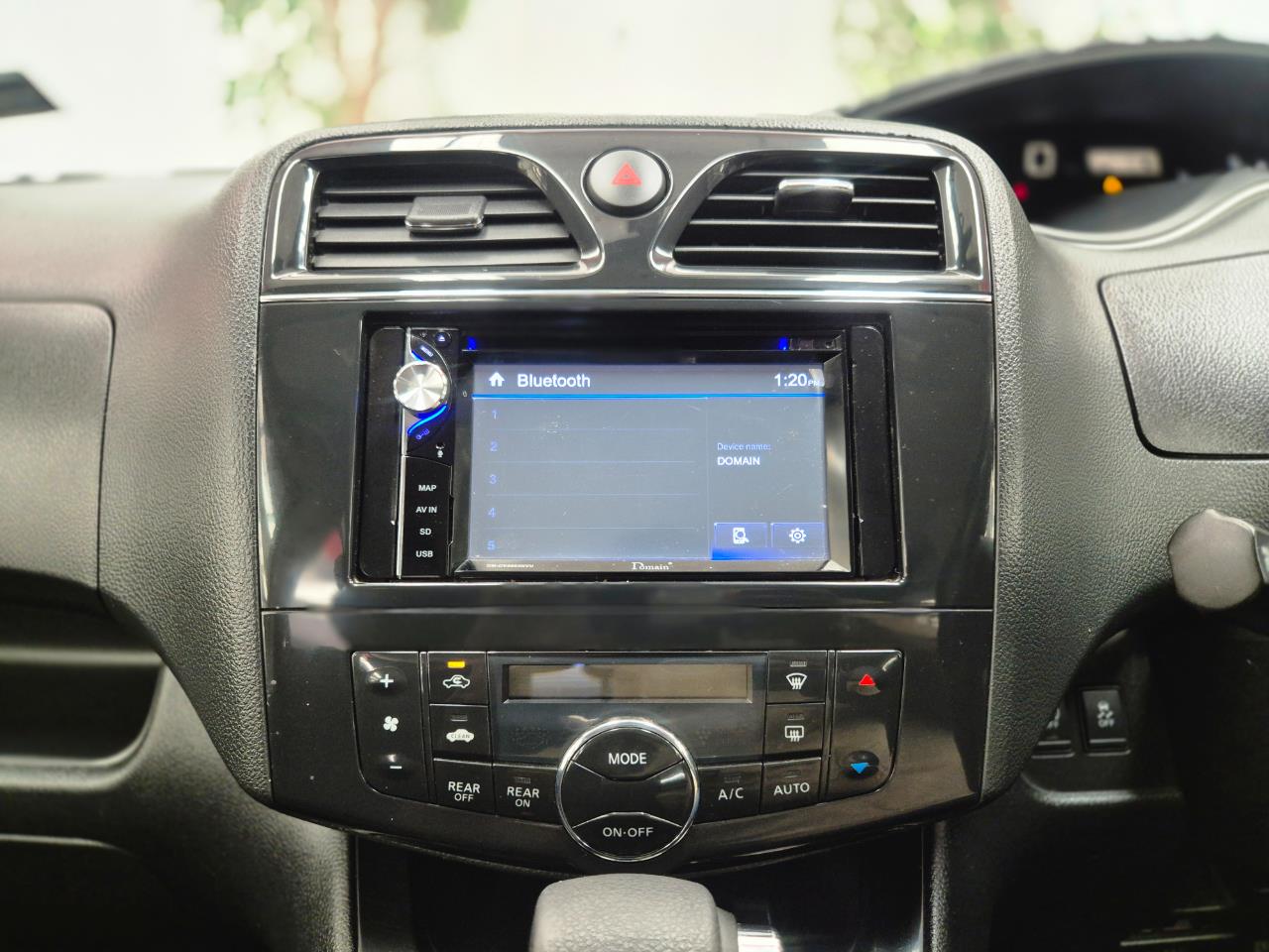 2013 Nissan Serena thumbnail
