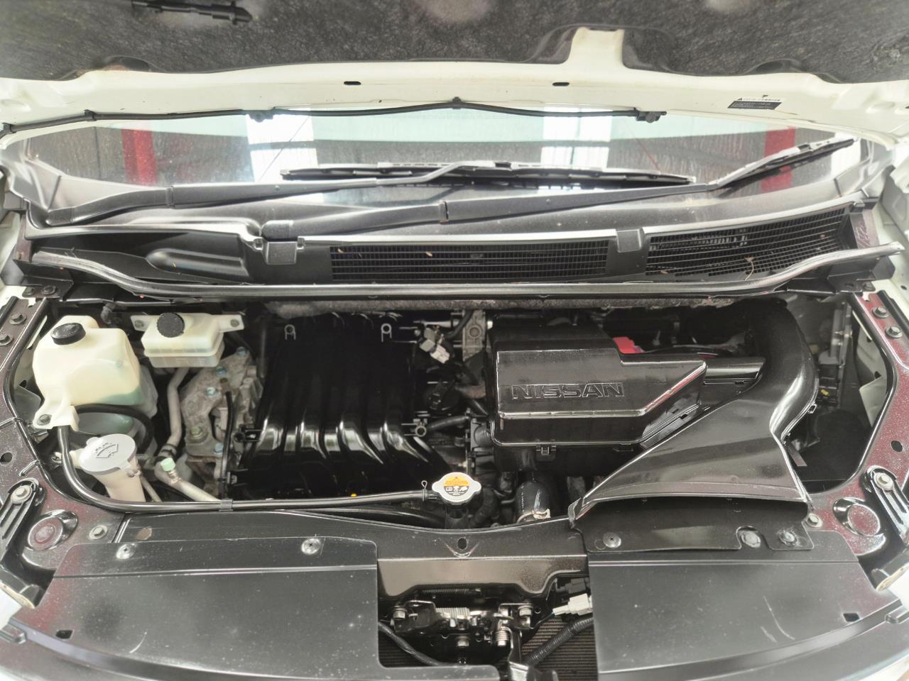 2013 Nissan Serena thumbnail