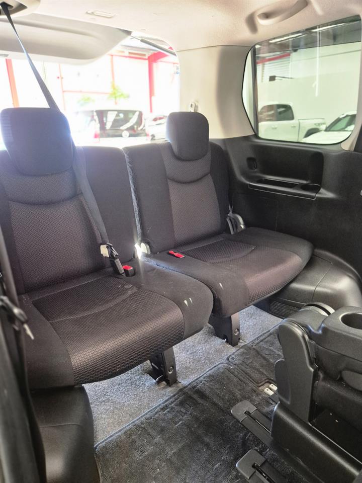 2013 Nissan Serena thumbnail