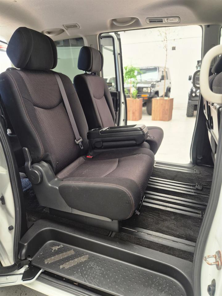 2013 Nissan Serena thumbnail
