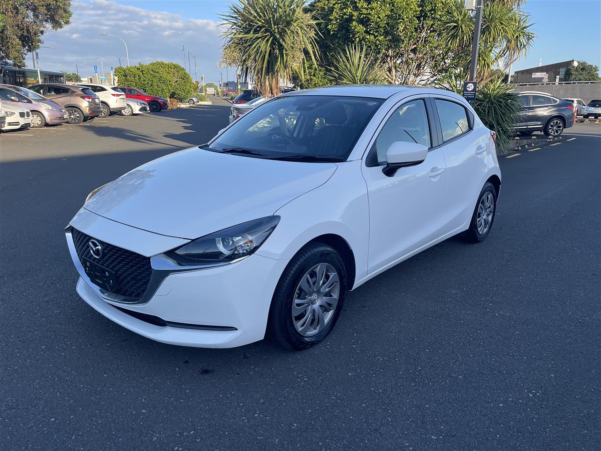 2023 Mazda 2 thumbnail
