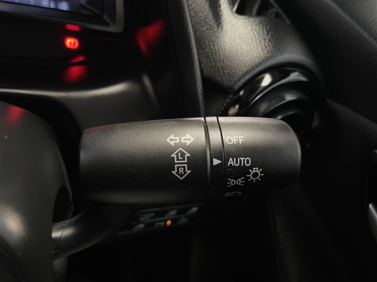 2023 Mazda 2 thumbnail