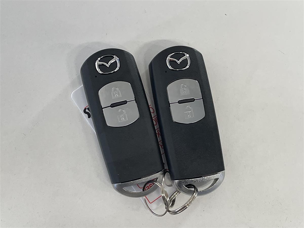2023 Mazda 2 thumbnail