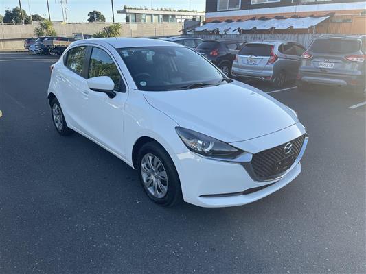 2023 Mazda 2 thumbnail