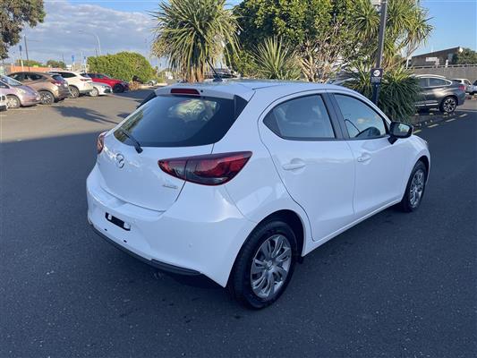 2023 Mazda 2 thumbnail