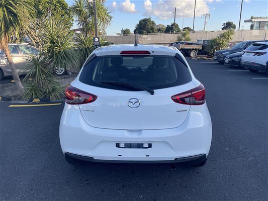 2023 Mazda 2 thumbnail