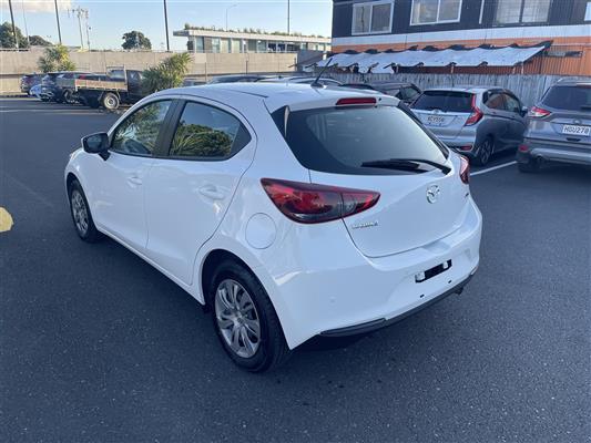 2023 Mazda 2 thumbnail