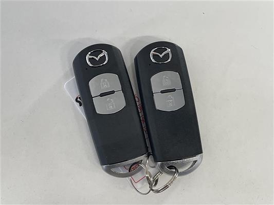 2023 Mazda 2 thumbnail