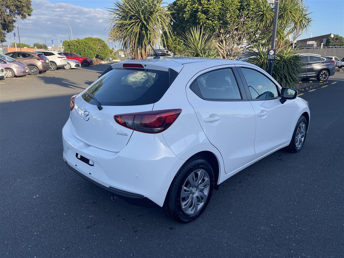 2023 Mazda 2 thumbnail