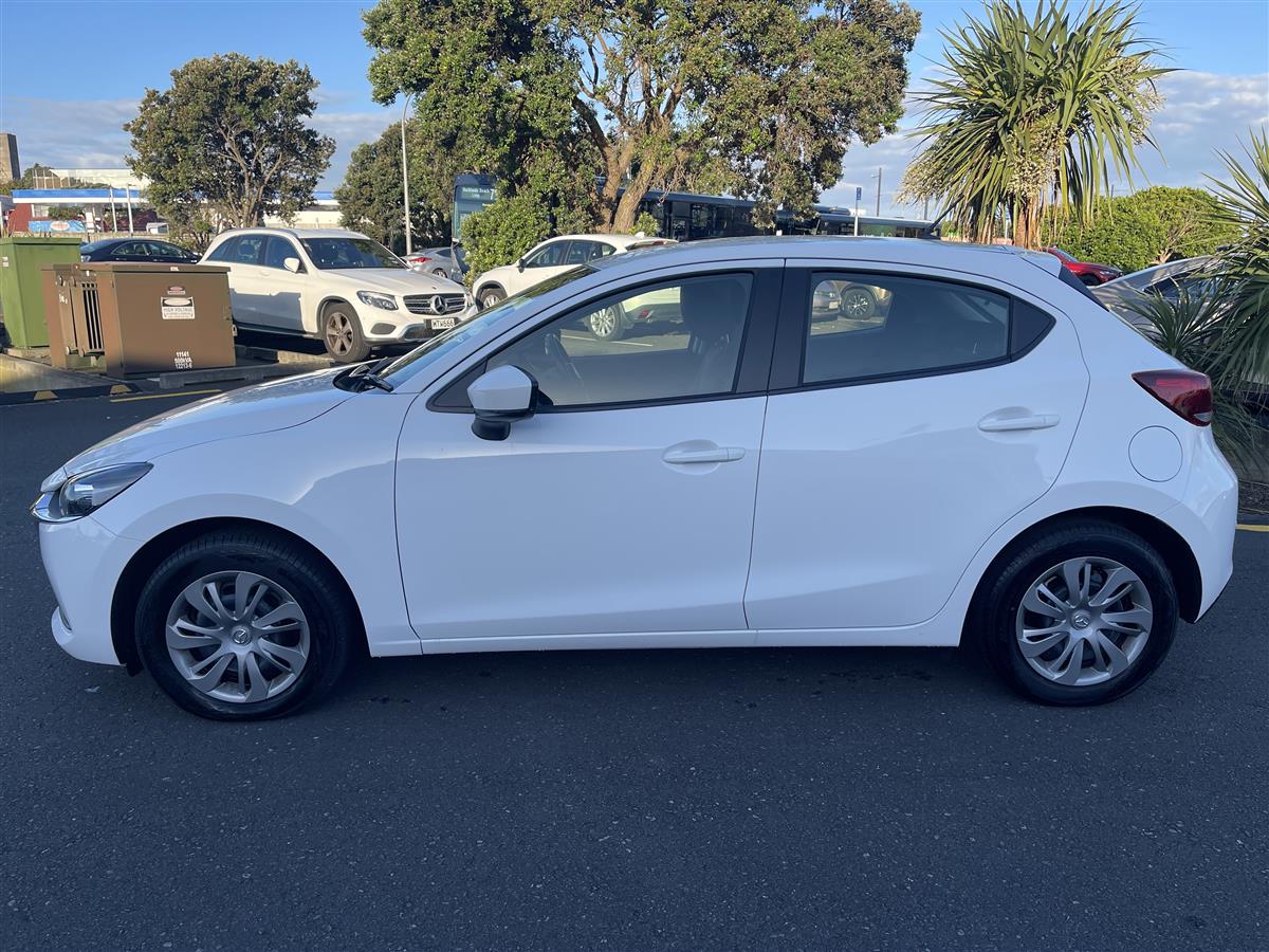 2023 Mazda 2 thumbnail