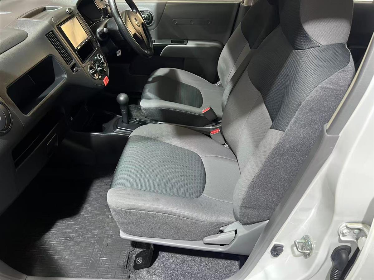 2021 Nissan AD thumbnail