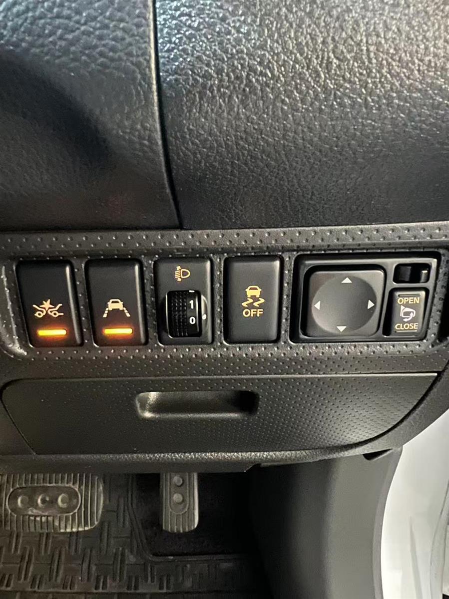 2021 Nissan AD thumbnail