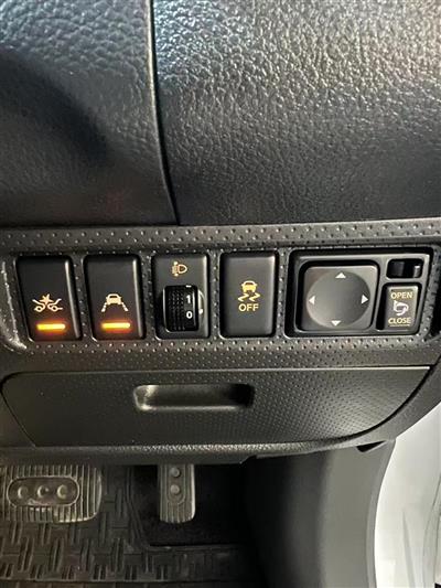 2021 Nissan AD thumbnail