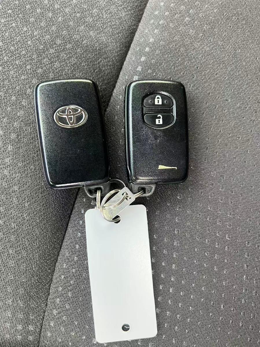 2015 Toyota Vitz thumbnail
