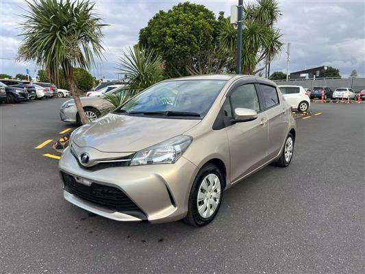 2015 Toyota Vitz thumbnail