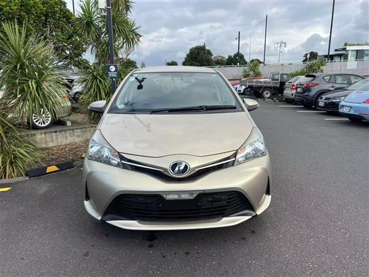 2015 Toyota Vitz thumbnail