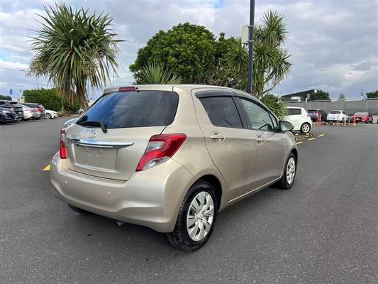 2015 Toyota Vitz thumbnail