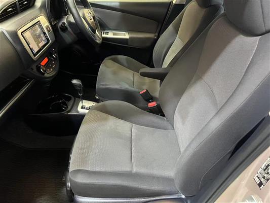 2015 Toyota Vitz thumbnail