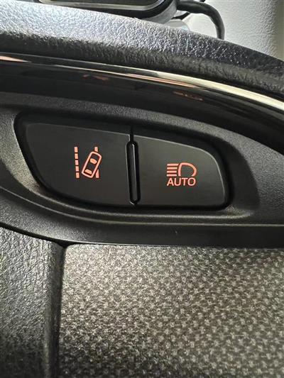2015 Toyota Vitz thumbnail