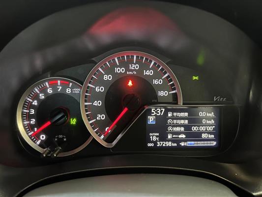 2015 Toyota Vitz thumbnail