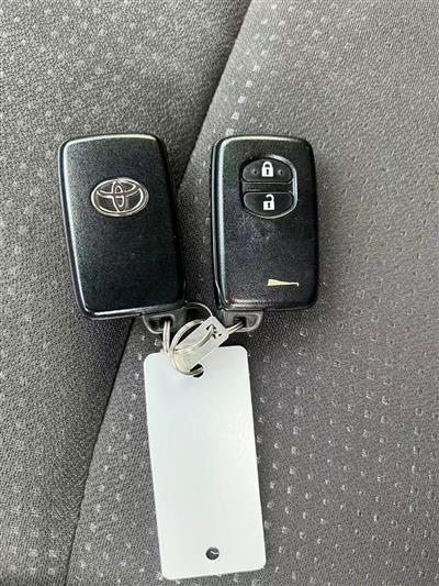 2015 Toyota Vitz thumbnail