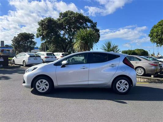 2022 Toyota Aqua thumbnail