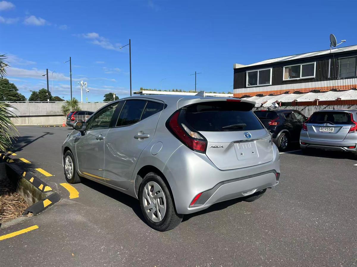 2022 Toyota Aqua thumbnail