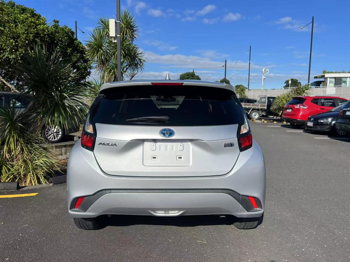 2022 Toyota Aqua thumbnail