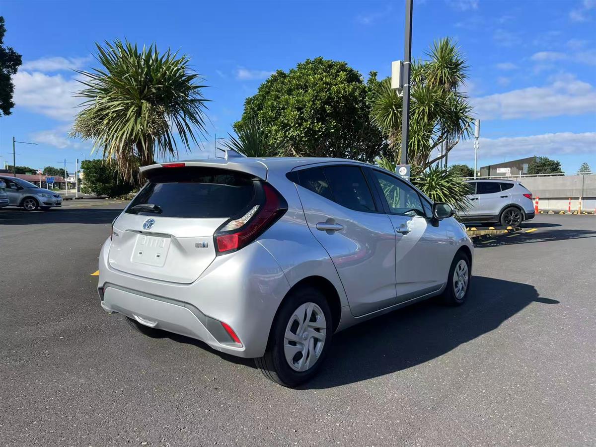 2022 Toyota Aqua thumbnail