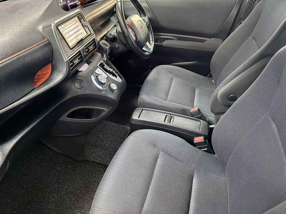 2017 Toyota Sienta thumbnail