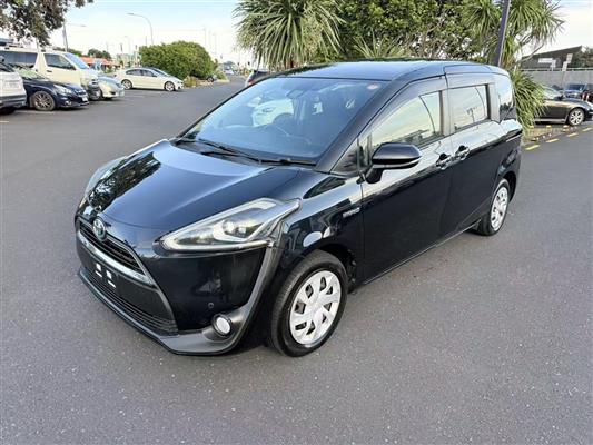 2017 Toyota Sienta thumbnail