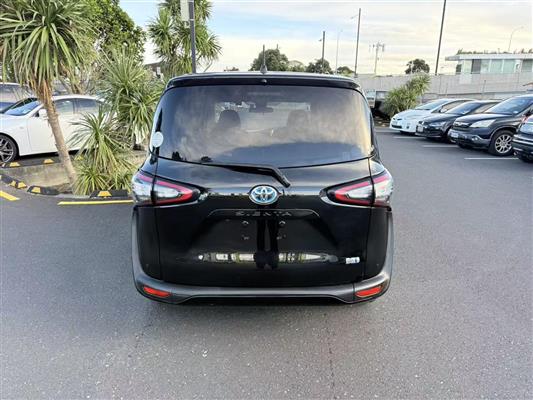 2017 Toyota Sienta thumbnail