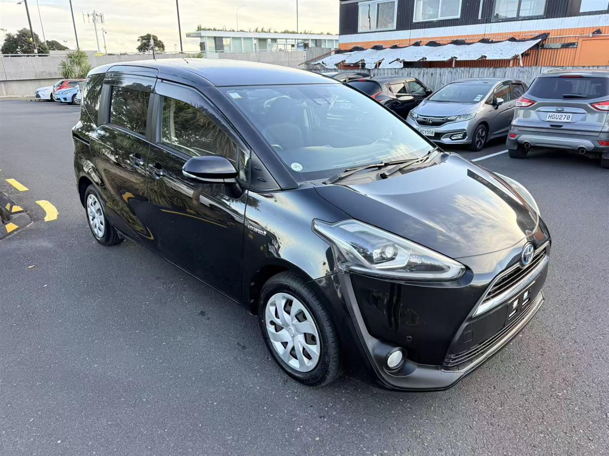 2017 Toyota Sienta thumbnail