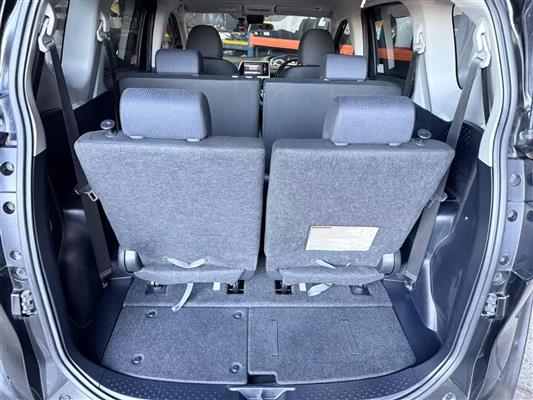 2017 Toyota Sienta thumbnail