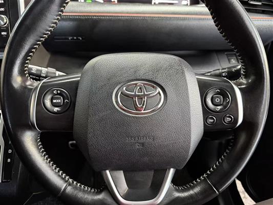 2017 Toyota Sienta thumbnail