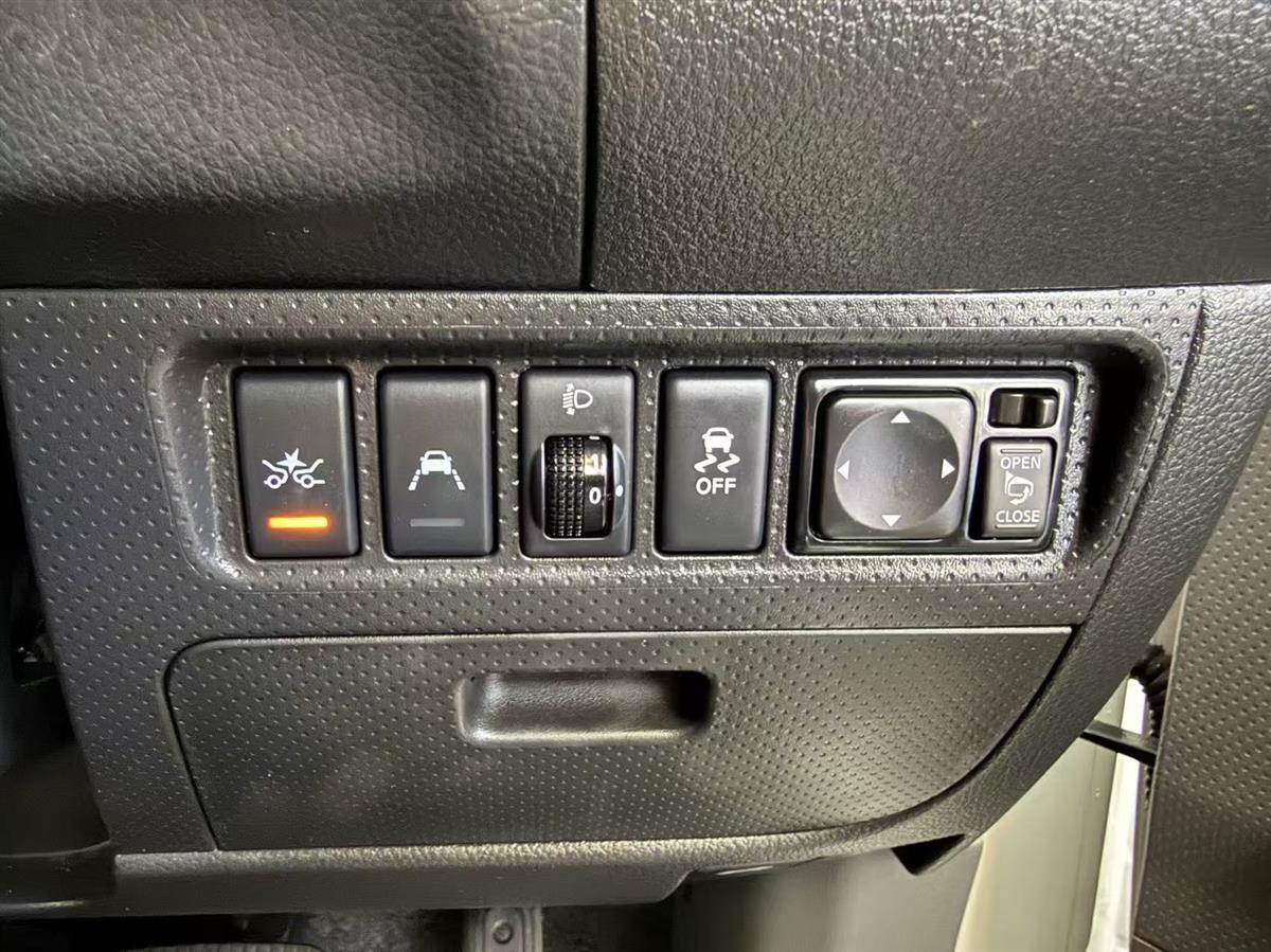2020 Nissan AD thumbnail