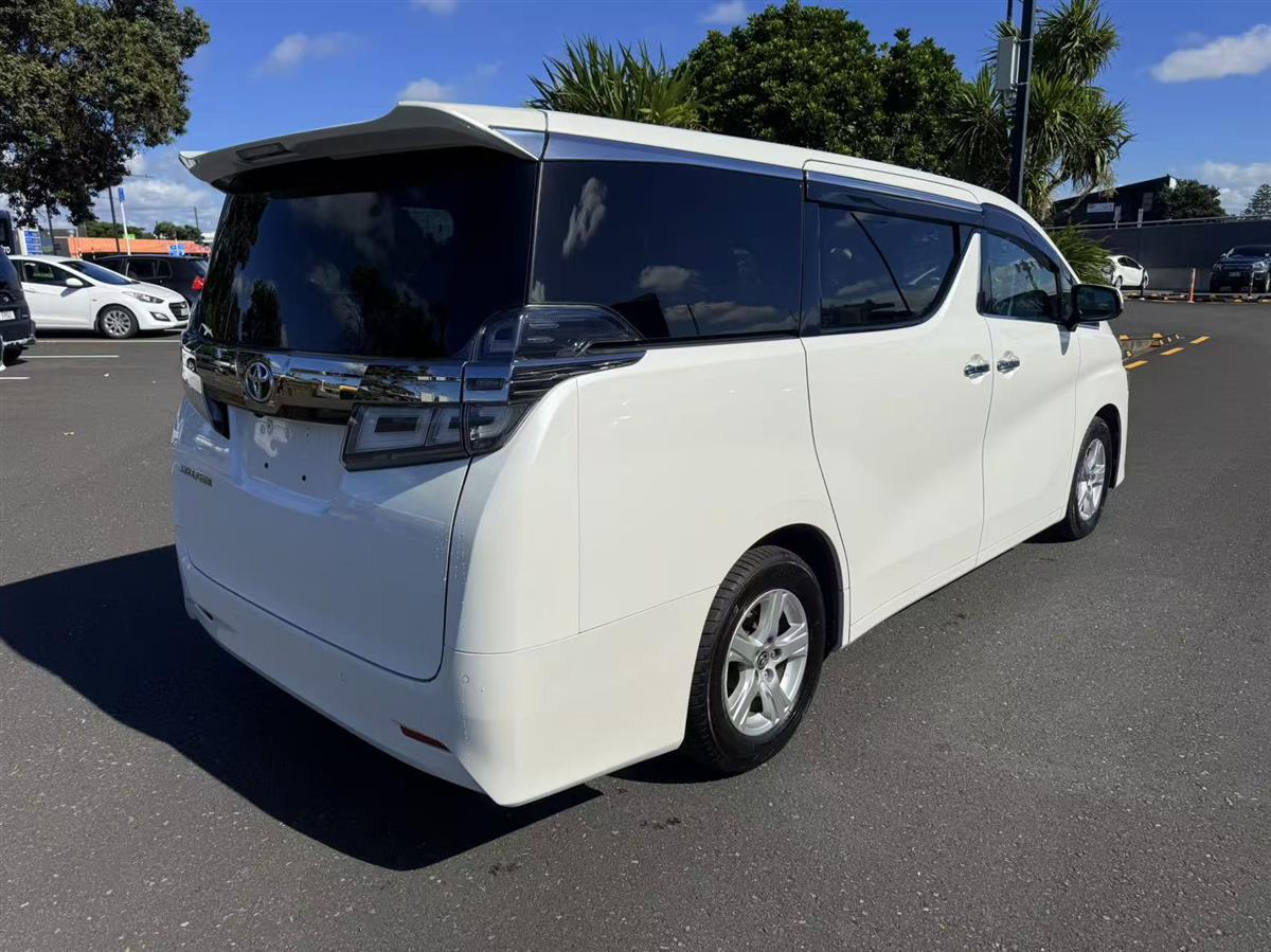 2018 Toyota Vellfire thumbnail