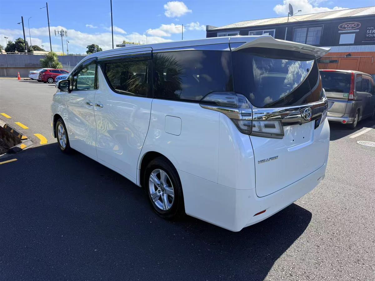 2018 Toyota Vellfire thumbnail