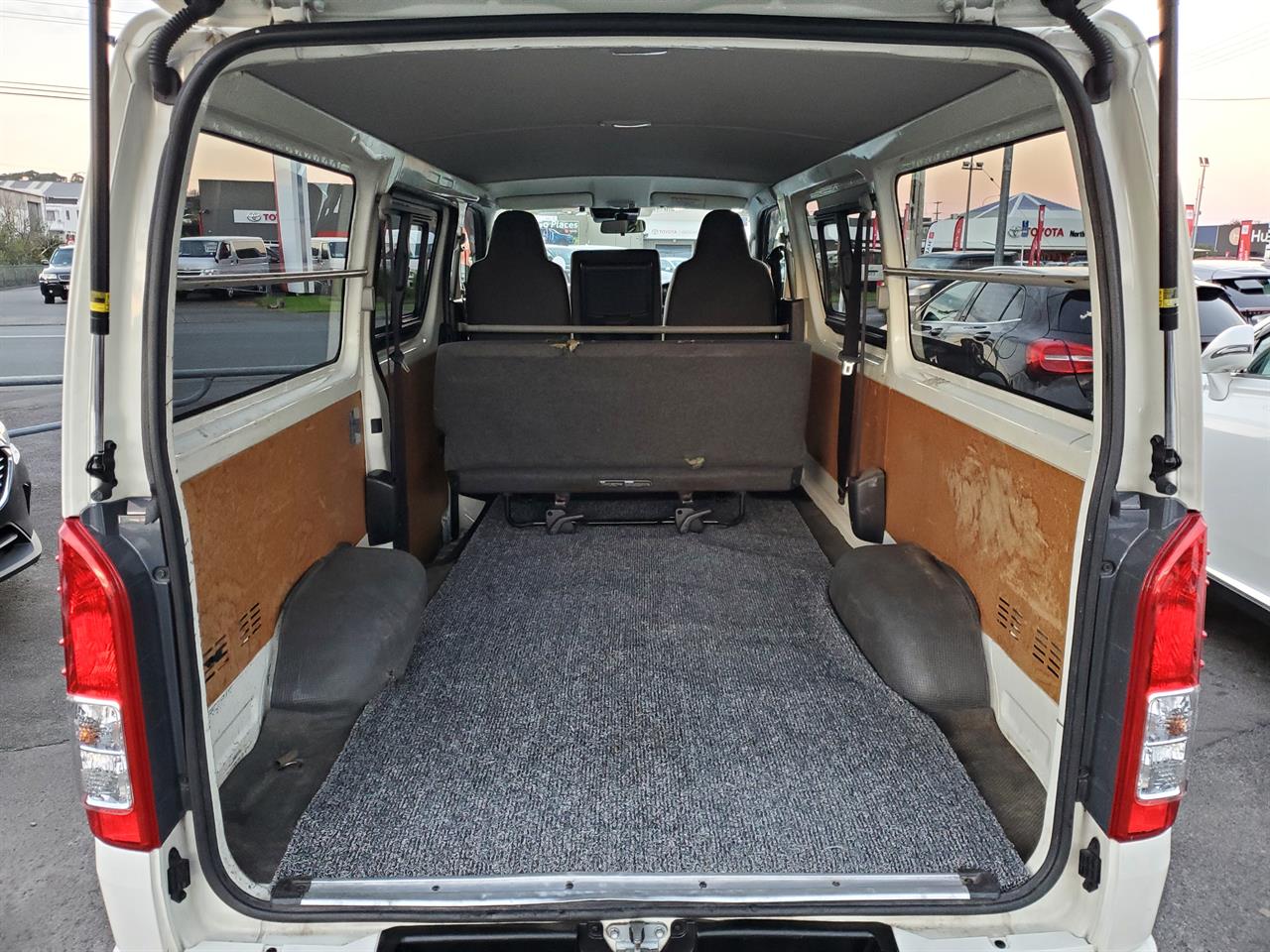 2020 Toyota Hiace thumbnail