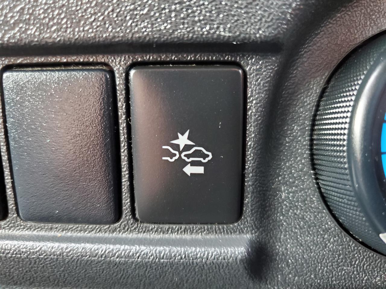 2020 Toyota Hiace thumbnail