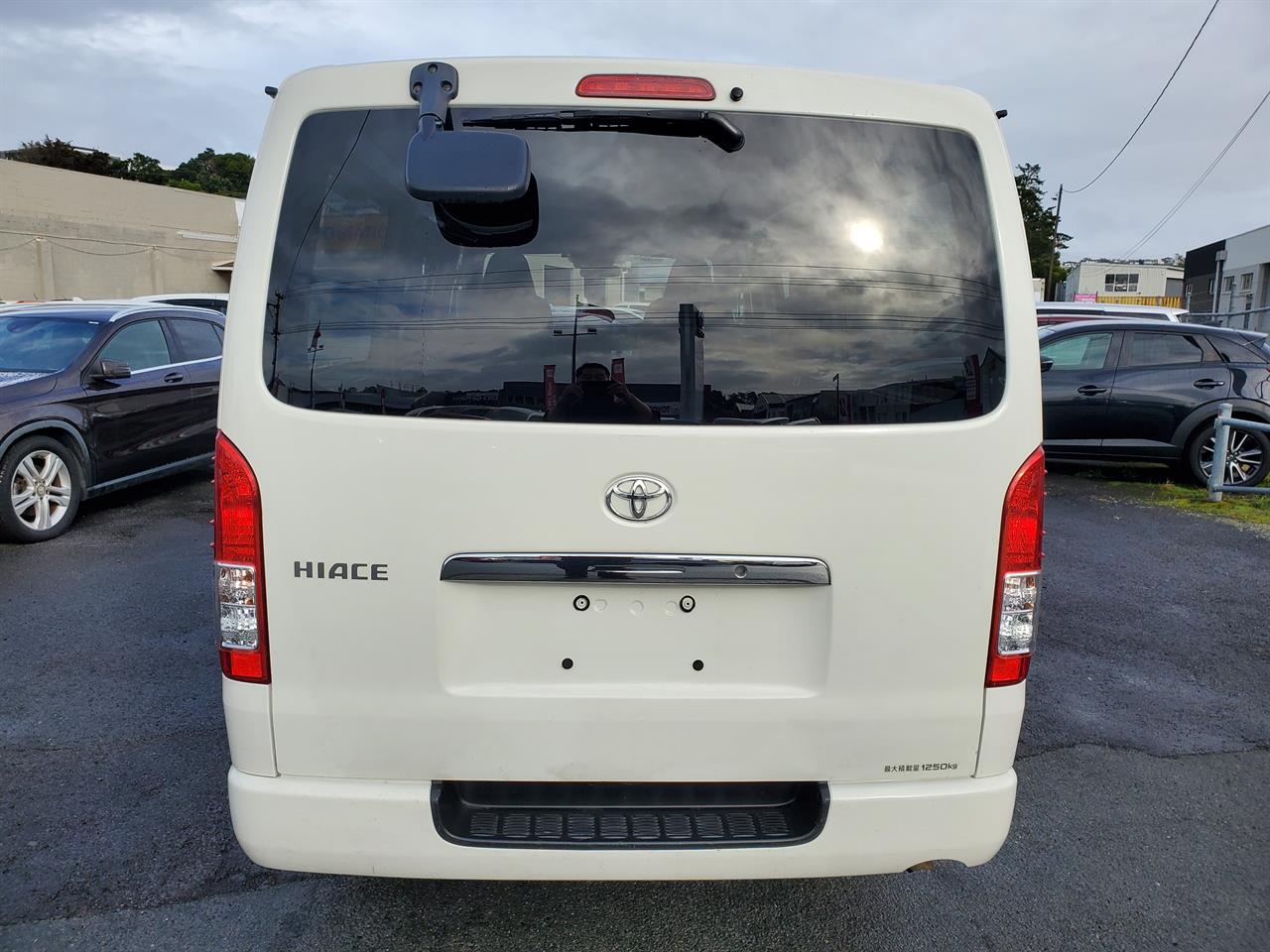 2020 Toyota Hiace thumbnail